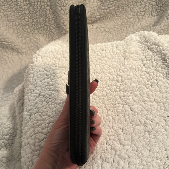 Authentic Chanel black floral design leather Clutch 8.5x5.5 - Picture 9 of 10